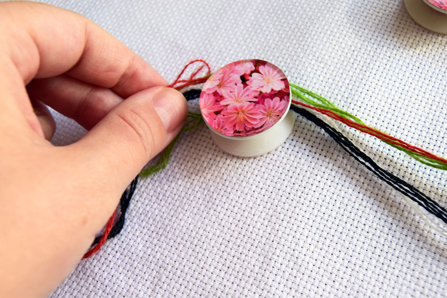 parking bobbins for cross stitching embroidery bobbins magnetic parking method cross stitch Magnetic clips for tightening floss Cross stitch parking bobbins for embroidery frame scroll rod qsnap hoop Tension clips thread catcher magnet dariamakes