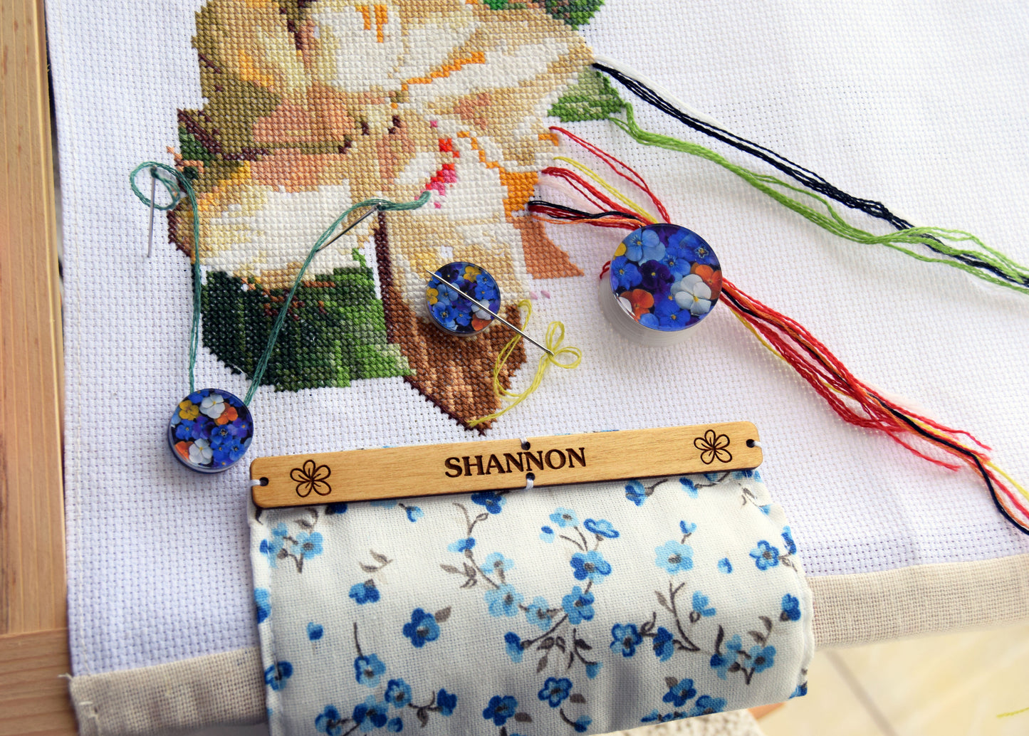 needle minder cross stitch counter keepers extra fabric embroidery parking bobbin magnetic dariamakes cross stitch kit embroidery kit gift for mother gift for granny gift for stitcher embroidery gift grime guard universal magnetic クロスステッチ刺繍ツール Kreuzstich-Stickerei vyšívání křížkovým stehem broderie au point de croix κέντημα με σταυροβελονιά ricamo a punto croce 크로스 스티치 자수 krustdūrienu izšūšana siuvinėjimas kryželiu bordado em ponto cruz