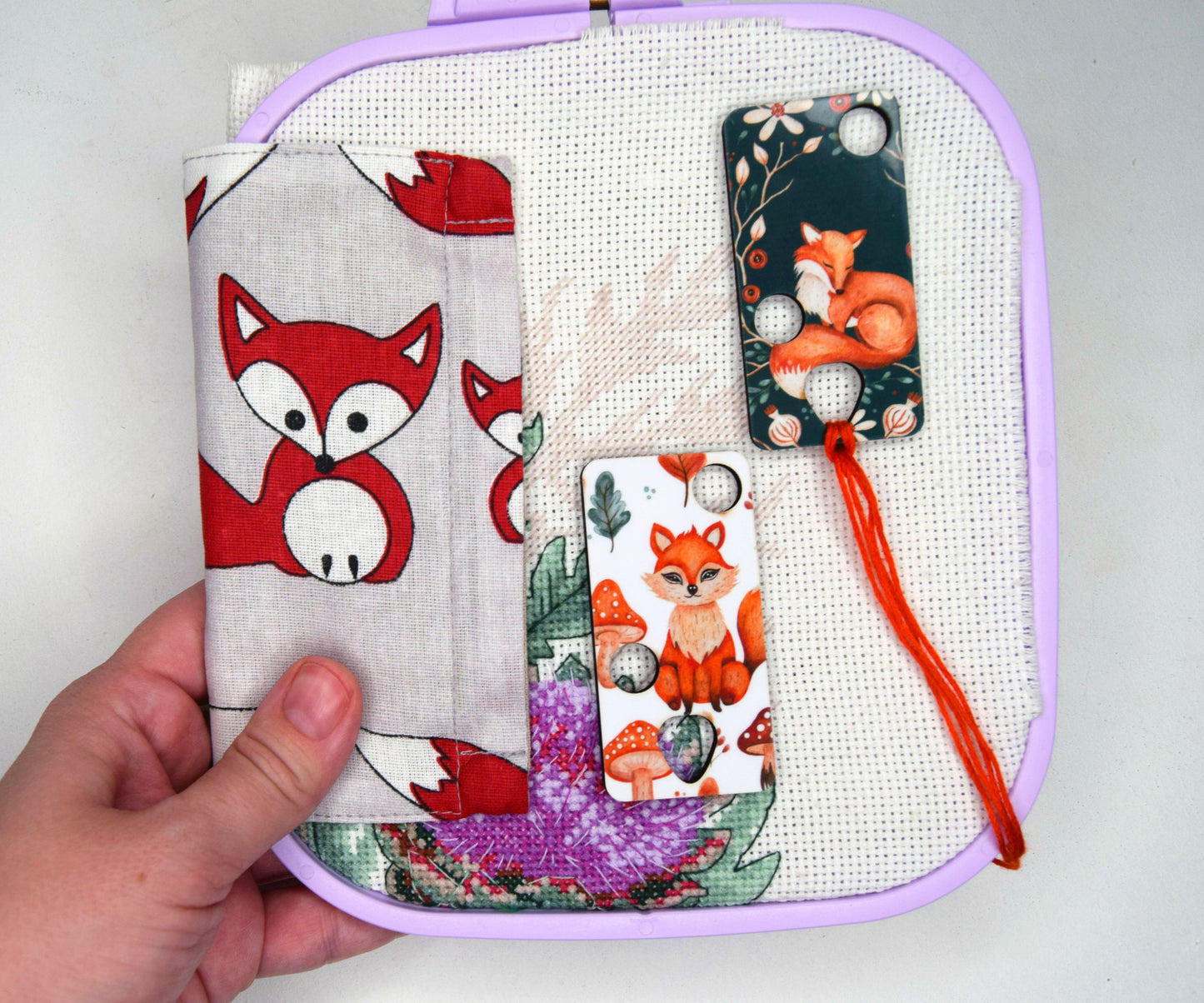 hoop holder cross stitch kit embroidery kit cross stitch beginners cross stitch hoop needle minder needle magnet needle keeper grime guard hoop grime guard qsnap keeper embroiderycross stitch organizer cross stitch gift Kreuzstichset, Stickset-Zubehör Accessori del kit da ricamo per kit punto croce クロスステッチキット 刺繍キット アクセサリー 크로스 스티치 키트 자수 키트 액세서리 krustdūriena komplekta izšūšanas komplekta piederumi siuvinėjimo kryželiu komplekto priedai