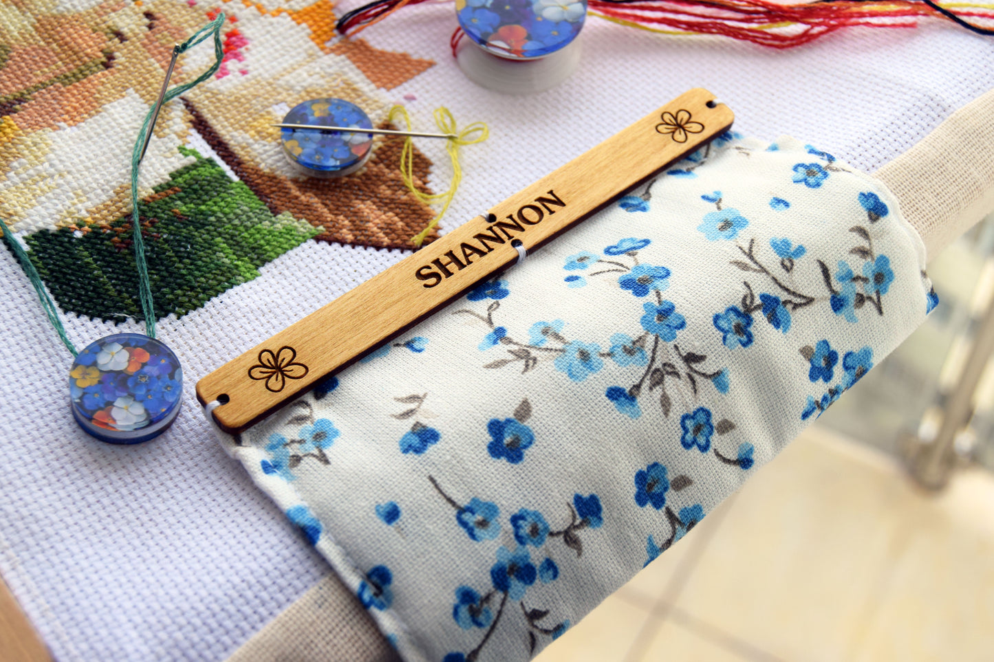needle minder cross stitch counter keepers extra fabric embroidery parking bobbin magnetic dariamakes cross stitch kit embroidery kit gift for mother gift for granny gift for stitcher embroidery gift grime guard universal magnetic クロスステッチ刺繍ツール Kreuzstich-Stickerei vyšívání křížkovým stehem broderie au point de croix κέντημα με σταυροβελονιά ricamo a punto croce 크로스 스티치 자수 krustdūrienu izšūšana siuvinėjimas kryželiu bordado em ponto cruz