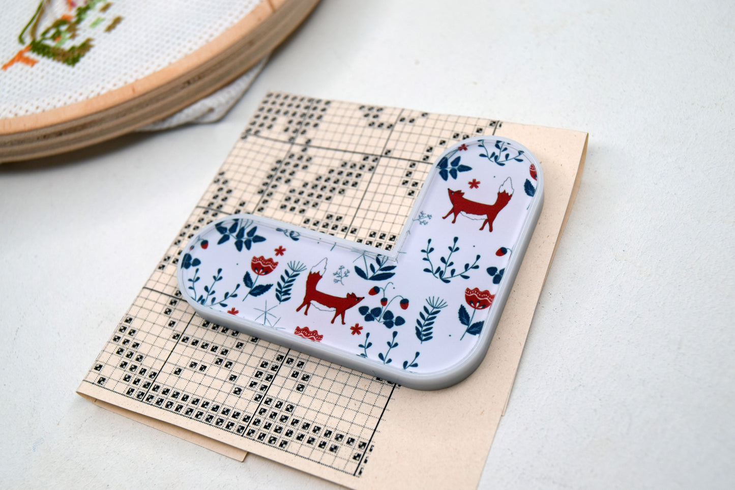 Foxes Accessory set 4 game changers for cross stitch: Pattern marker window - Parking bobbins - Thread hopper Dariamakes