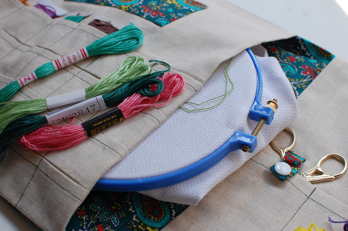 Cross stitch pattern holder needle minder embroidery floss organizer embroidery floss storage bobbins cross stitch project bag for cross stitch embroidery bag embroidery storage stitching bobbins carry drops hoop bsg qsnap bag مجموعة أدوات التطريز عبر الغرز