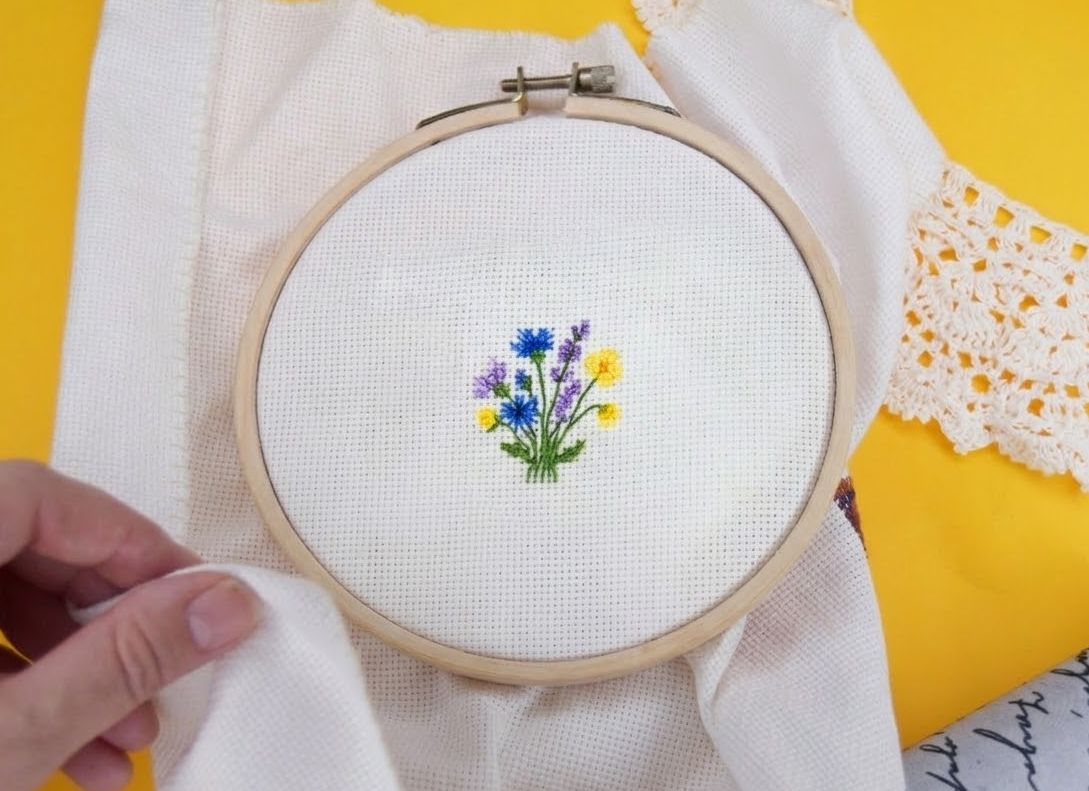 Cross stitch keepers 2 pcs Spring Garden - Extra fabric holders