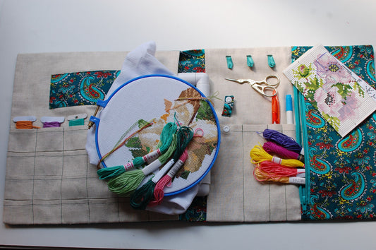 zestaw do haftu krzyżykowego akcesoria do zestawu do haftowania kit de ponto cruz kit de bordado acessórios kit de punto de cruz kit de bordado accesorios korsstygnssats broderisats tillbehör çapraz dikiş kiti nakış kiti aksesuarları  Cross stitch pattern holder needle minder embroidery floss organizer embroidery floss storage bobbins cross stitch project bag for cross stitch embroidery bag embroidery storage stitching bobbins carry drops hoop bsg qsnap bag