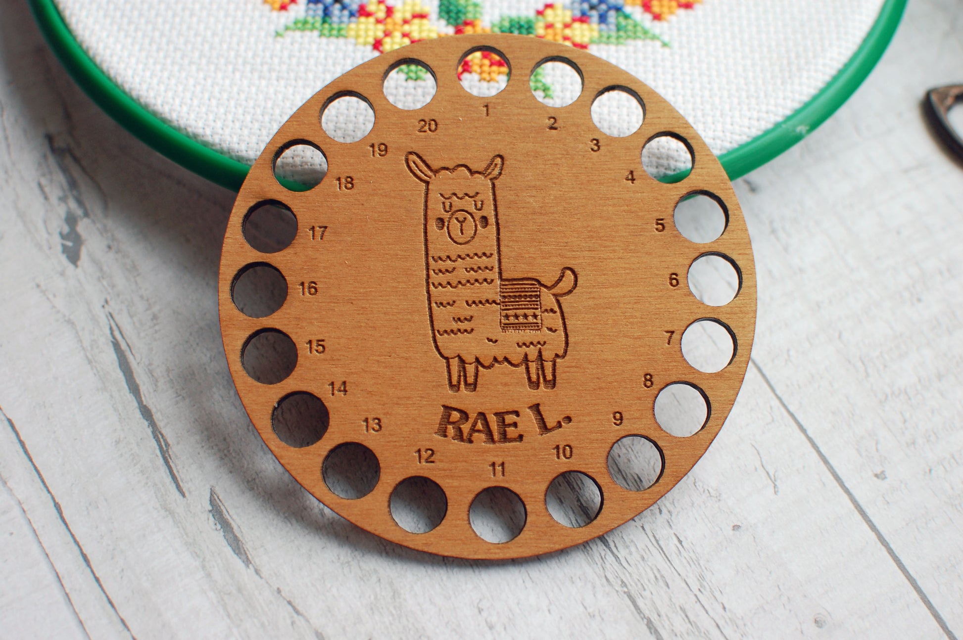 Cut from durable natural wood
Lightweight, smooth, and easy to use. Great for embroidery, cross stitch
Makes a thoughtful gift for stitchers, gift for mom, gift for her birthday and craft lovers
This personalized embroidery tool keeps your threads beautiful, tidy, and close at hand.
Perfect as an embroidery gift — or a lovely treat for yourself! Dariamakes brand