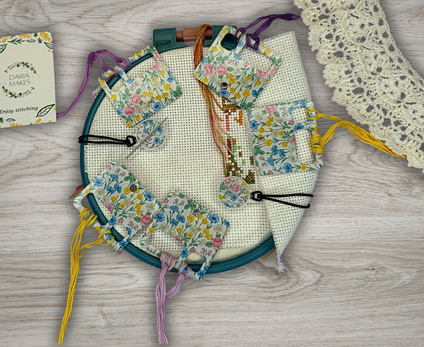 Cross Stitch Kit: Keepers for extra fabric, Floss drops