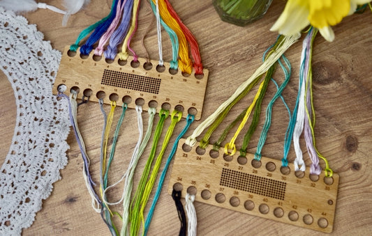 Organizador de hilos para punto de cruz para proyectos grandes (44 colores): soporte de hilo de madera, herramienta de bordado (juego de 2) – Daria Makes