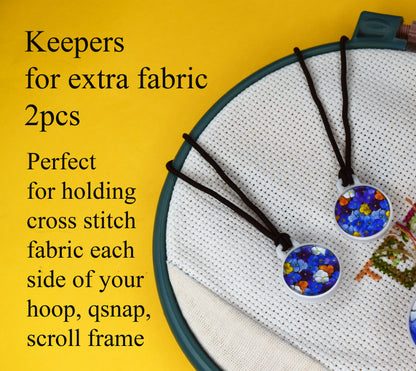 Embroidery accessory set by Daria Makes, including useful parking bobbins and magnetic holders for easy organization. Perfect for cross stitch and needlework lovers, this set helps keep your floss neat and your workspace tidy. A practical and thoughtful gift for crafters, suitable for beginners and experienced stitchers. Designed for comfort, convenience, and a smooth stitching experience.