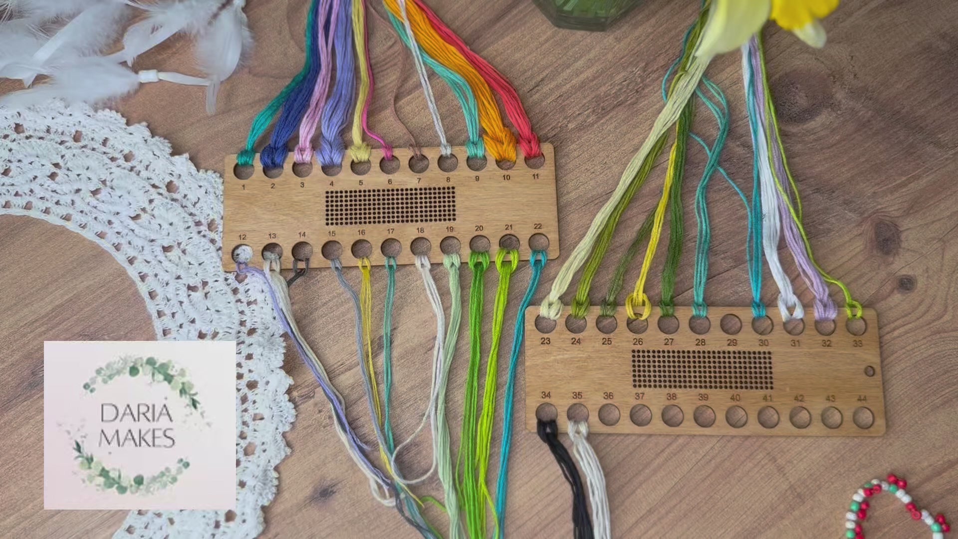 Kreuzstich-Garnorganizer für große Projekte (44 Farben): Holz-Garnhalter, Stickwerkzeug (2er-Set) – Daria Makes