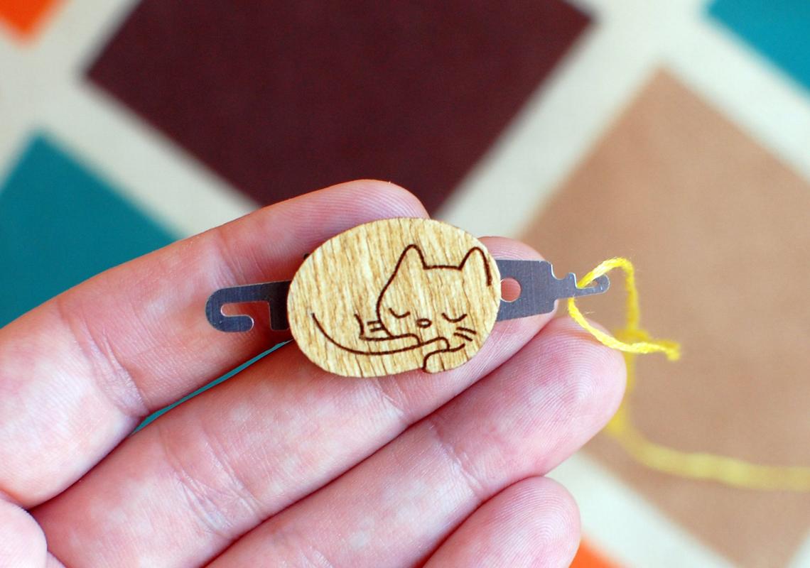 Needle threader for cross stitch embroidery - Cat